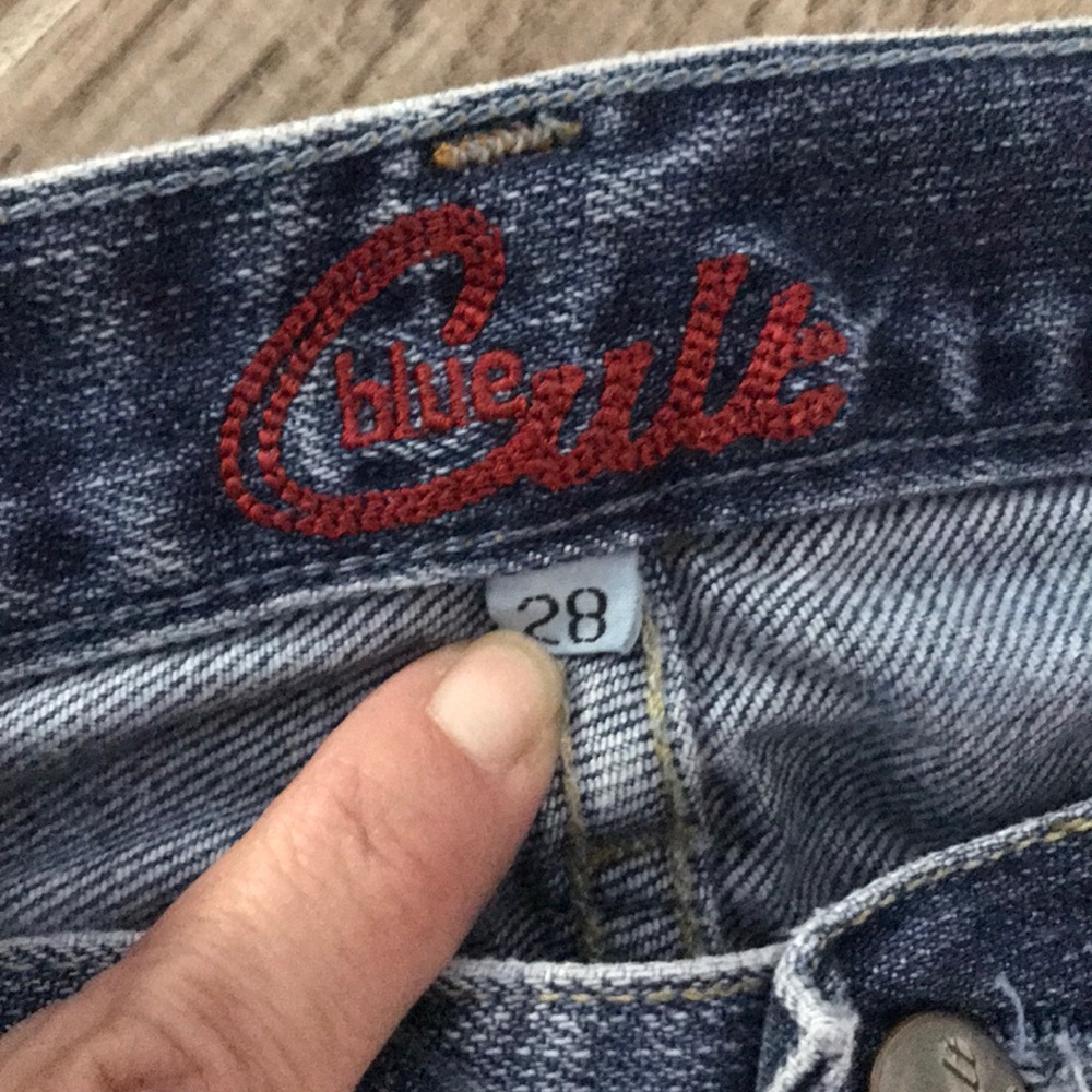 Slightly distressed BLUE CULT bootcut jean Sz 28 - Picture 3 of 3